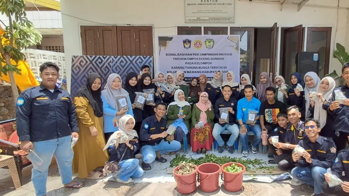 Tim dosen UMI mendampingi kelompok pemuda di Gowa mengolah eceng gondok menjadi trichokompos