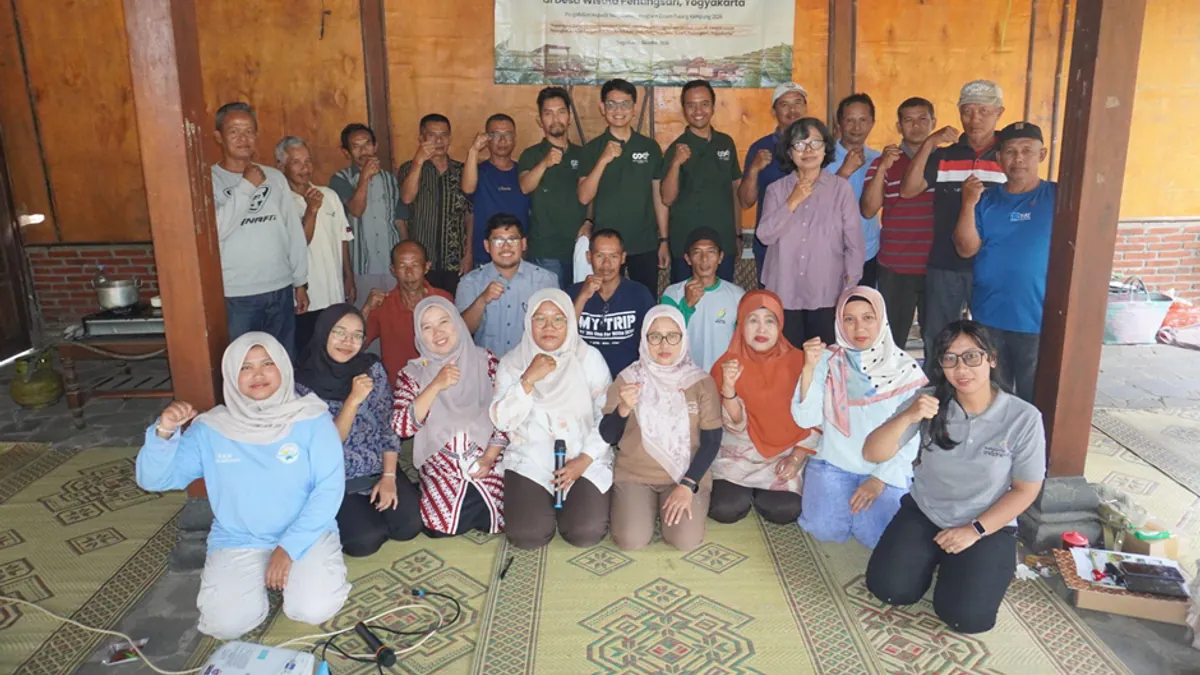 Kegiatan dosen Vokasi IPB melatih warga Desa Wisata Pentingsari mengelola limbah organik