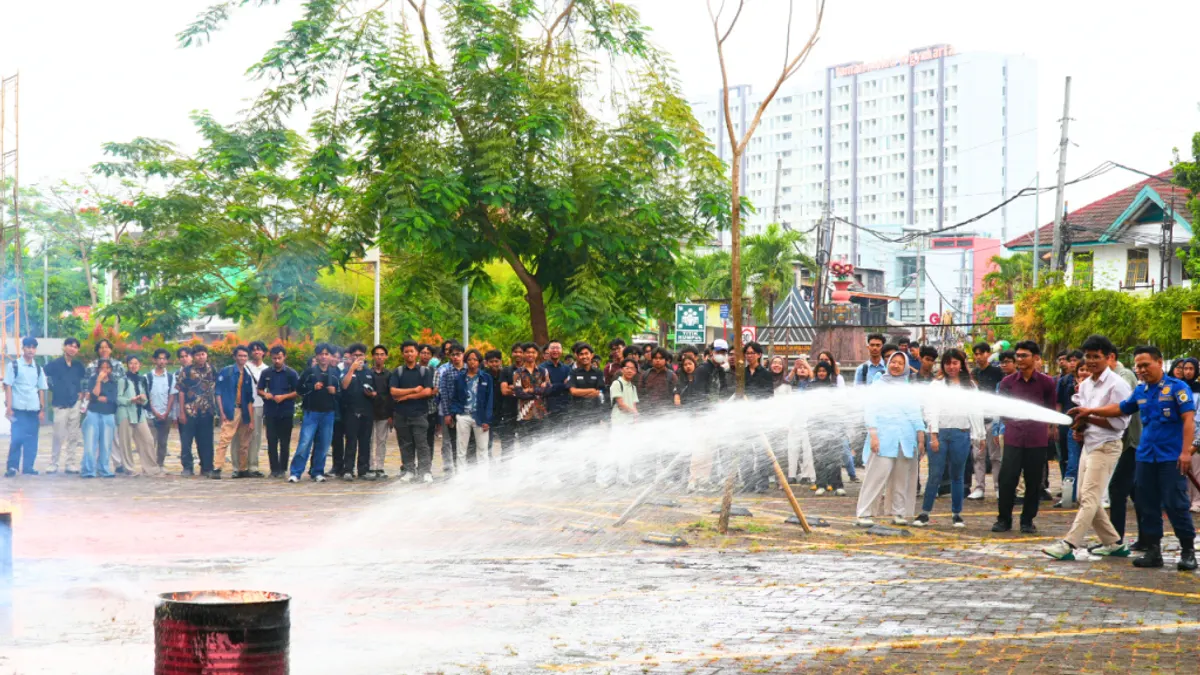 Penandatanganan perjanjian kerja sama FT UGM dengan Dinas PUPR Pacitan