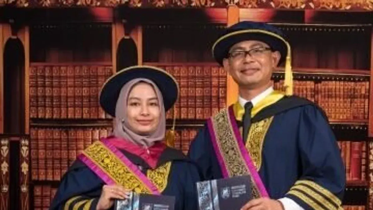Muhammad Rosyihan Hendrawan dan Aniesa Samira Bafadhal meraih penghargaan dari UiTM Malaysia