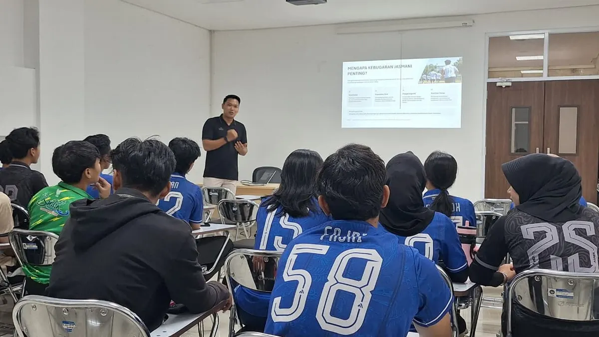 Dosen dan mahasiswa mengikuti visiting lecture Pendidikan Jasmani di FIKK UNY