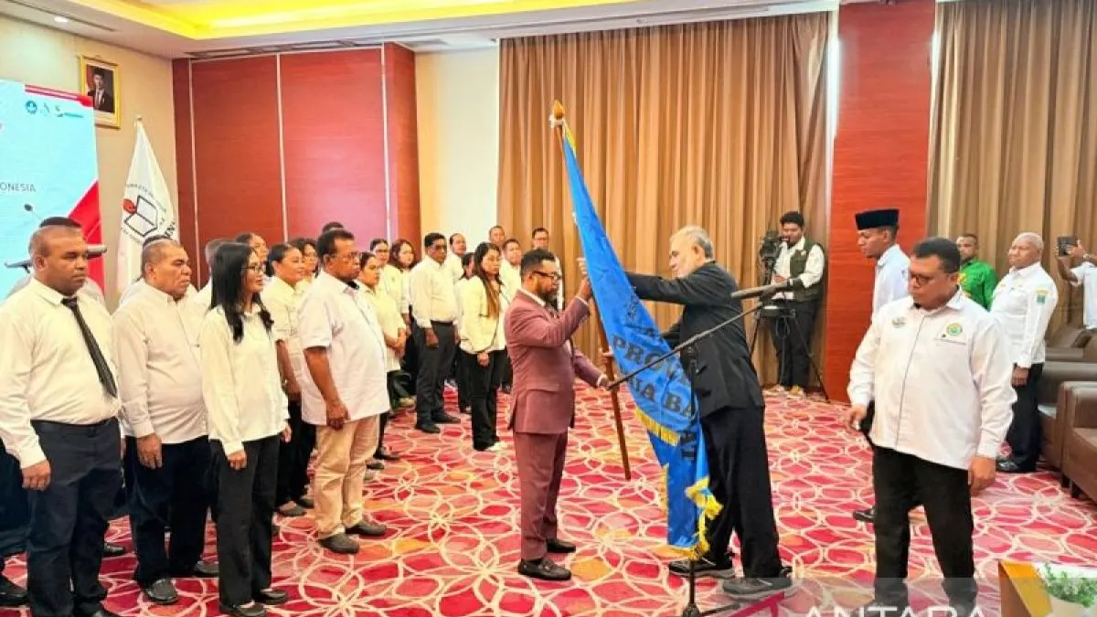 Ketua APTISI Papua Barat Filep Wamafma pada pelantikan pengurus di Manokwari