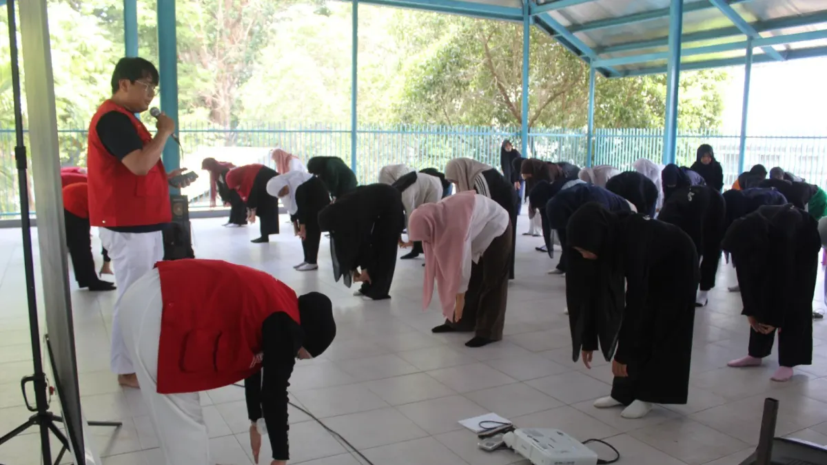 Dokumentasi tim pengabdian Fisioterapi Unhas pada program FitHer