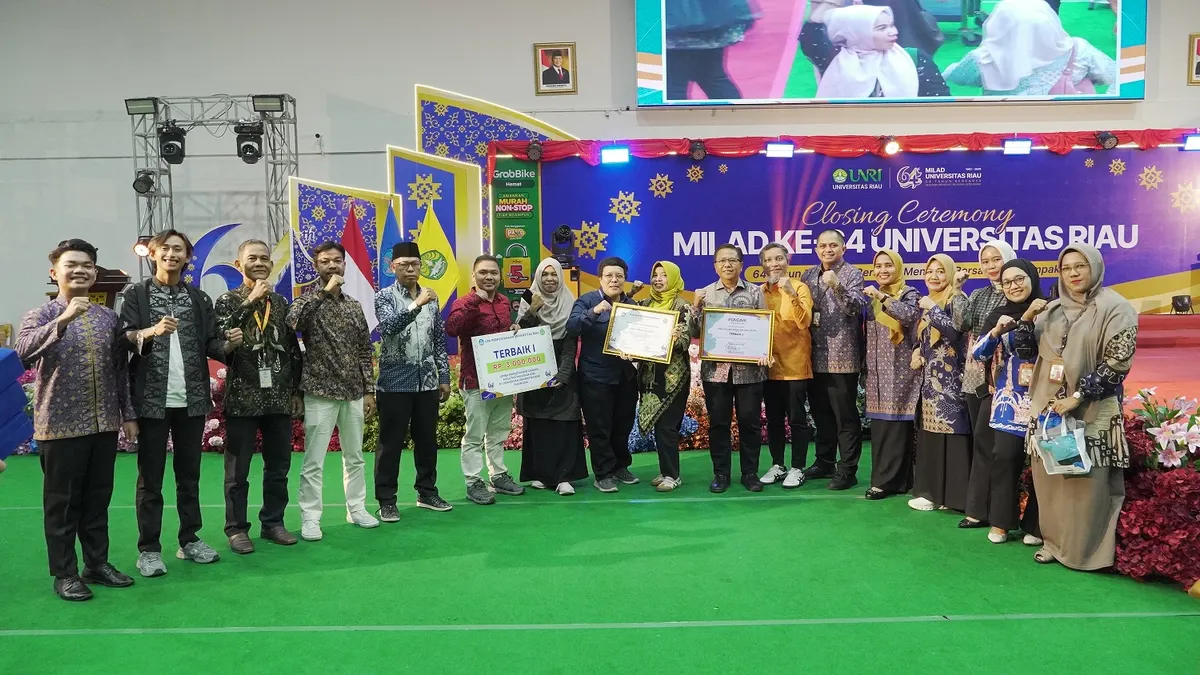 Rangkaian penghargaan pada penutupan Milad ke-64 Universitas Riau