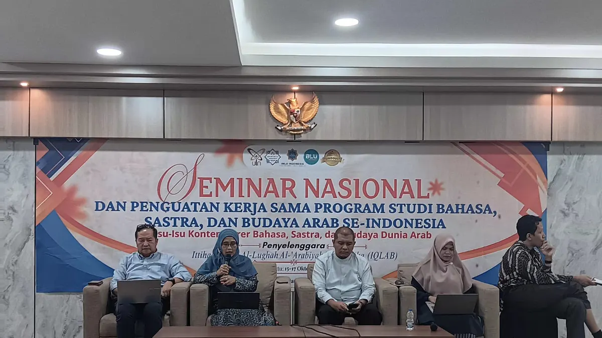 Khaerun Nisa Nuur dalam rangkaian seminar nasional kajian bahasa dan sastra Arab di Banten
