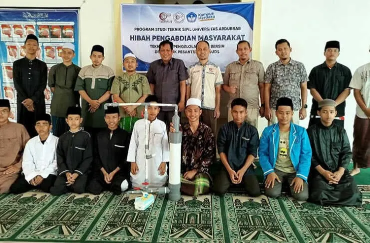 Foto pendukung: Edukasi Pengelolaan Air Bersih oleh Tim PKM Fakultas Teknik Univrab di Ponpes Al Quds Pekanbaru