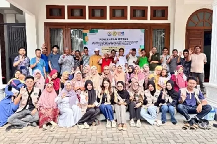 Foto pendukung: Dosen Unsoed Latih Warga Desa Rakit Olah Sampah Jadi Ecoenzym dan Peluang Usaha