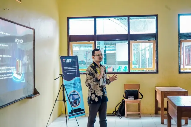 Foto pendukung: “Tim Dosen Kampus UPI Cibiru Gelar Pelatihan Media Pembelajaran Interaktif untuk Tingkatkan Keterampilan Guru di Pangandaran”