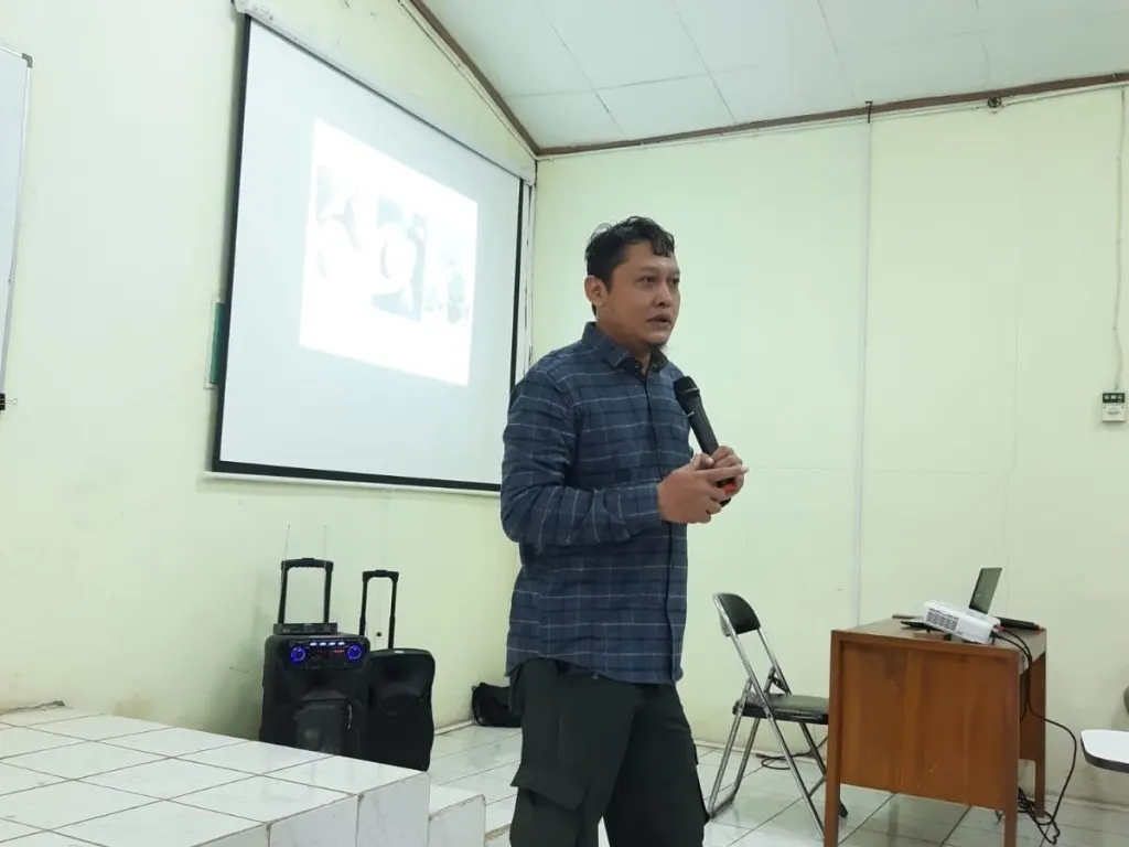 Foto pendukung: Dosen IPB University Mendukung Mahasiswa Melalui Program Praktisi Mengajar dalam Bidang Konservasi Tanaman Buah Kalimantan