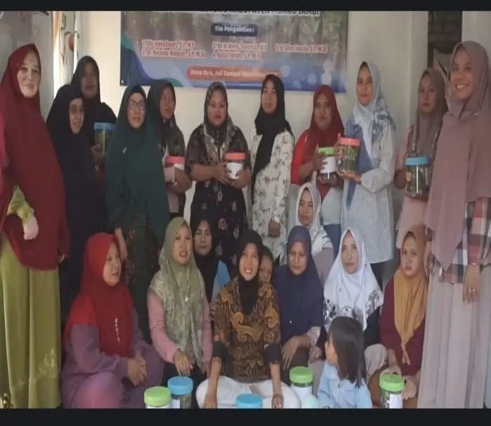 Ilustrasi Dosen Pertanian UNJA Mengajarkan Warga Desa Ibru Manfaat Sampah Organik melalui Program Pengabdian Masyarakat