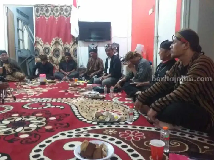 Ilustrasi Riset Budaya Dosen Umsida Sasar Candi, Prasasti, Pegiat Macapat Sidoarjo