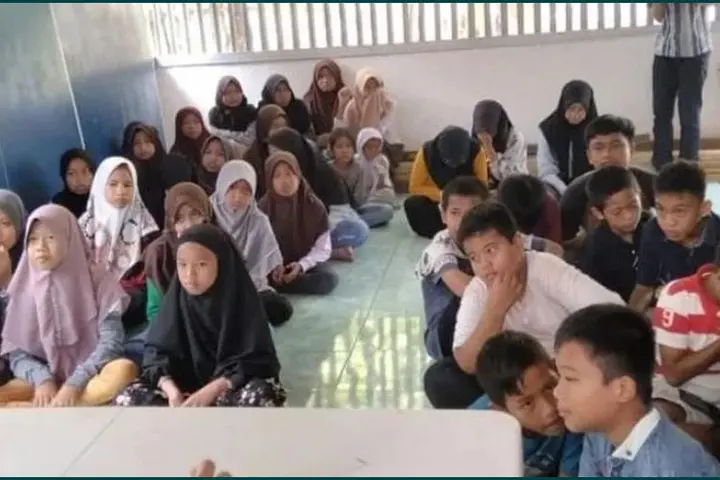 Ilustrasi Transformasi Kehidupan Remaja: Doen Menyatakan Dampak Teknologi dan Pendidikan Seksualitas dalam Era Digital