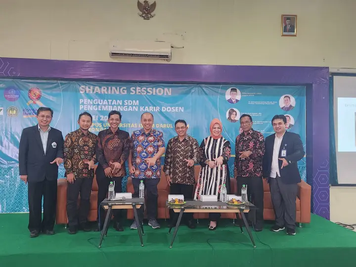 Ilustrasi Unisda Jadi Tuan Rumah Sharing Session untuk Membangun Karir Dosen Berkompeten di LLDIKTI VII