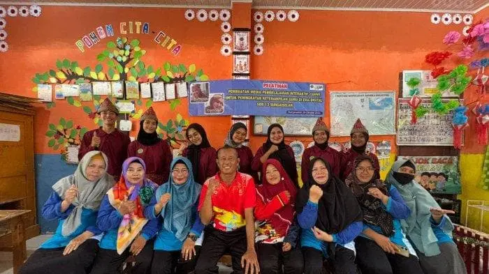 Ilustrasi Pelatihan Pembuatan Media Interaktif di SDN 13 Sungaiselan oleh Dosen UNMUH Babel Tingkatkan Keterampilan Guru dalam Pembelajaran Kreatif