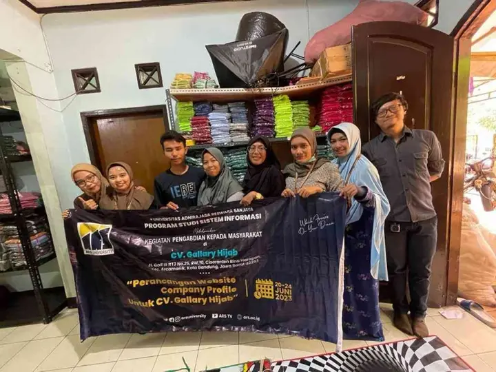 Ilustrasi Pelatihan Optimalisasi Proses Produksi dan Manajemen Persediaan Hijab oleh Dosen ARS University dan Mahasiswa Mendukung Kemajuan Gallary Hijab di Era Digital