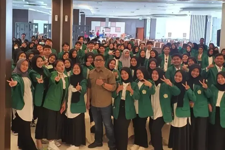Ilustrasi “Dosen Fakultas Ekonomi dan Bisnis Unismuh Luwuk Banggai Menyediakan Program Studi Berkualitas dan Fasilitas Terbaik”