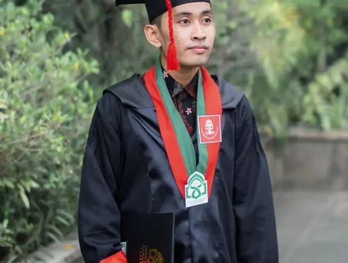 Ilustrasi Dosen UMI Andi Baso Muammar Assaad Raih Doktor Cum Laude di UIN Alauddin Makassar, Angkat Transformasi Nilai Keteladanan
