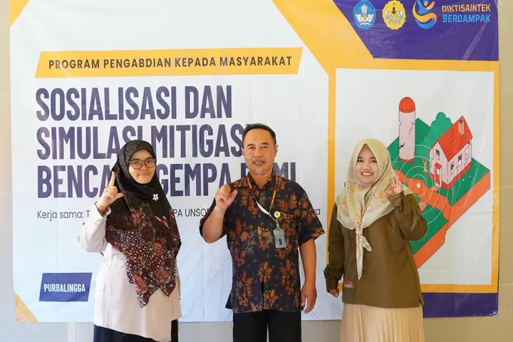 Ilustrasi Tingkatkan Kesiapsiagaan Siswa Baru, Tim Dosen Unsoed Gelar Simulasi Gempa dalam Rangkaian MPLS di SMAN 1 Padamara