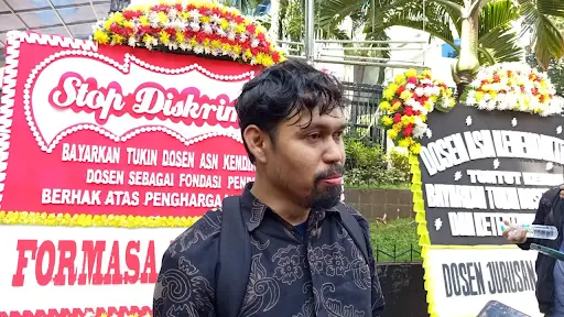Ilustrasi Dosen Protes Tunjangan Kinerja yang Tak Cair: “Mimpi World Class University, Gaji Rp2 Jutaan”