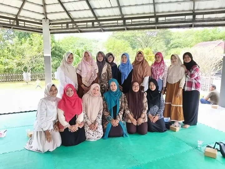 Ilustrasi Ibu Rumah Tangga Pelaku UMKM di Kalibagor Dapat Pelatihan Pemanfaatan AI untuk Promosi Digital