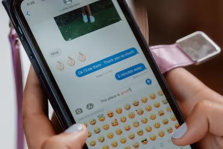 Ilustrasi Cara Efektif untuk Mendapatkan Balasan Chat dari Dosen saat Menjadi Mahasiswa