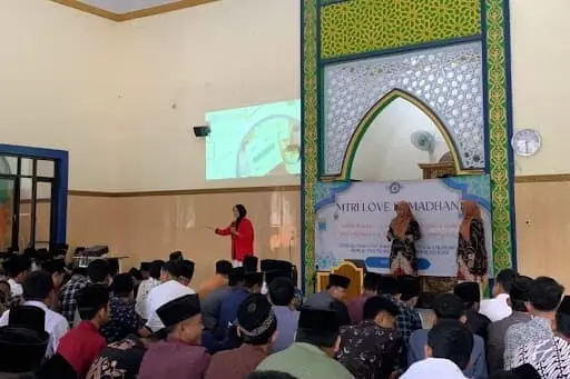 Ilustrasi Dosen Aktuaria Ummad Ajarkan Simulasi Keuangan untuk Siswa SMK di Pondok Ramadan