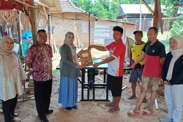 Ilustrasi Dosen UMK dan Unisnu Jepara Berikan Inovasi Teknologi Tepat Guna untuk Pengusaha Mebel di Jepara