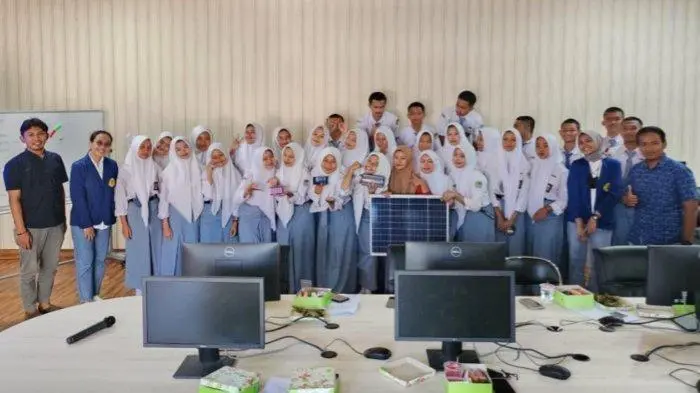 Ilustrasi Pelajar SMK Negeri 1 Tengaran Ikuti Pengabdian Kepada Masyarakat dalam Mengatasi Perkembangan Penggunaan Baterai Lithium