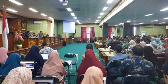 Ilustrasi UIN Suska Riau Gelar Evaluasi Kinerja Dosen: Menilai Prestasi dalam Penelitian dan Pengabdian untuk Kenaikan Karir