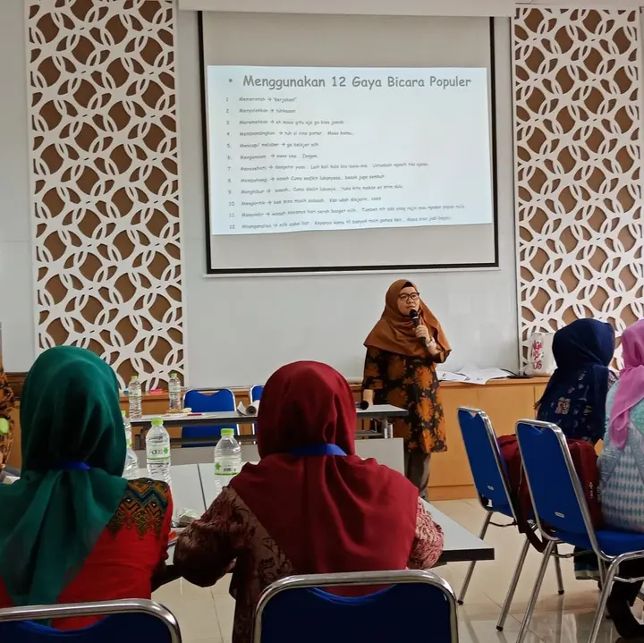 Ilustrasi Kolaborasi Inovatif Dosen dan Guru: KDS Program Revitalisasi Pendidikan