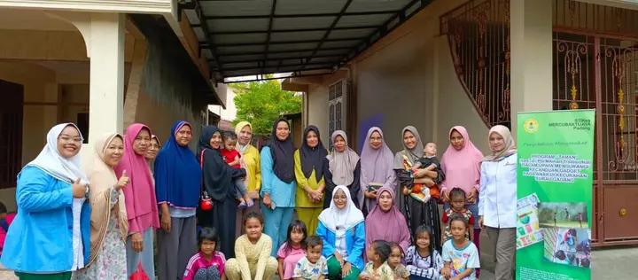 Ilustrasi Pengabdian Masyarakat Dosen dan Mahasiswa STIKes Mercubaktijaya Padang: Mengurangi Kecanduan Gadget pada Anak dengan Program Taman Tradisional