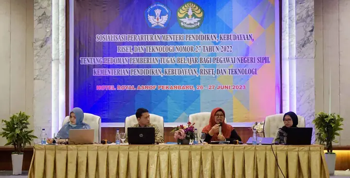 Ilustrasi “Universitas Riau Sosialisasikan Aturan Dosen Baru Pemberian Tugas Belajar PNS: Peningkatan Kompetensi dan Karier Pegawai”