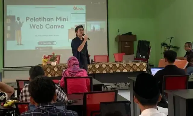 Ilustrasi Jordy Lasmana Putra, Dosen UNM dan Konten Kreator, Beri Pelatihan Mini Web dengan Canva di SMAN 55 Jakarta