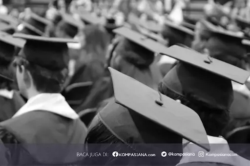 Ilustrasi Pengalaman Mahasiswa Sastra Inggris dalam PPL: Membangun Kompetensi Profesional dan Kreativitas