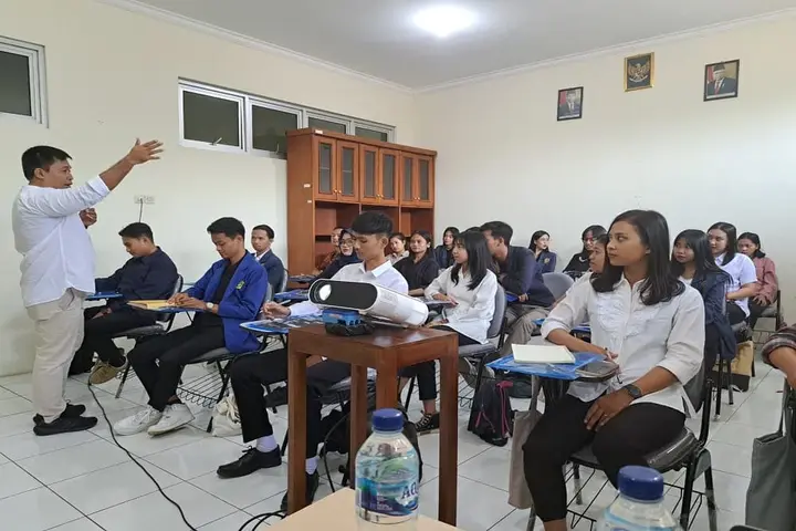 Ilustrasi Mahasiswa STABN Raden Wijaya, Media Massa, Pelatihan Jurnalistik, STABN Raden Wijaya Wonogiri, Harian Jogja, Komunikasi