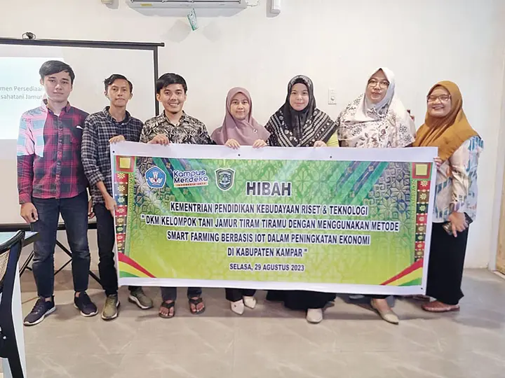 Ilustrasi Dosen UIR Dorong Produktivitas Kelompok Tani Jamur Tiram Melalui Teknologi IoT dan Manajemen Bisnis