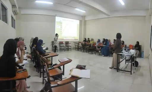 Ilustrasi Peran Strategis Dosen dalam Meningkatkan Literasi Digital Mahasiswa di Era Teknologi