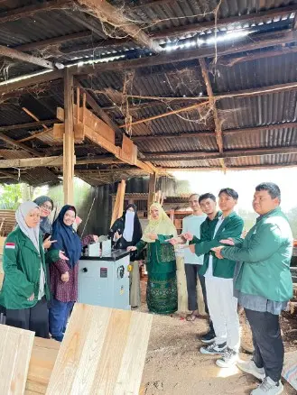 Ilustrasi Dukung Produktivitas UMKM, Dosen FT USU Serahkan Mesin Spindle ke Pengrajin Kusen di Medan Marelan