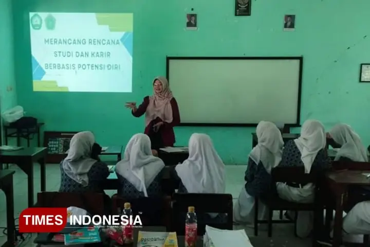 Ilustrasi Dosen FKIP Unisma Bimbing Siswa SMA Islam Karangploso Rancang Masa Depan Studi dan Karier