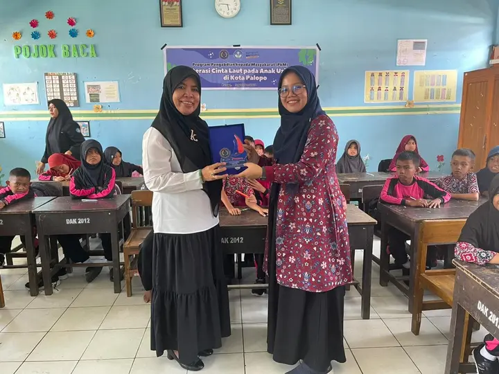 Ilustrasi Dosen Prodi Ilmu Kelautan UMPalopo Sosialisasikan Literasi Laut pada Anak-Anak di SD Tappong dan SD Ponjalae