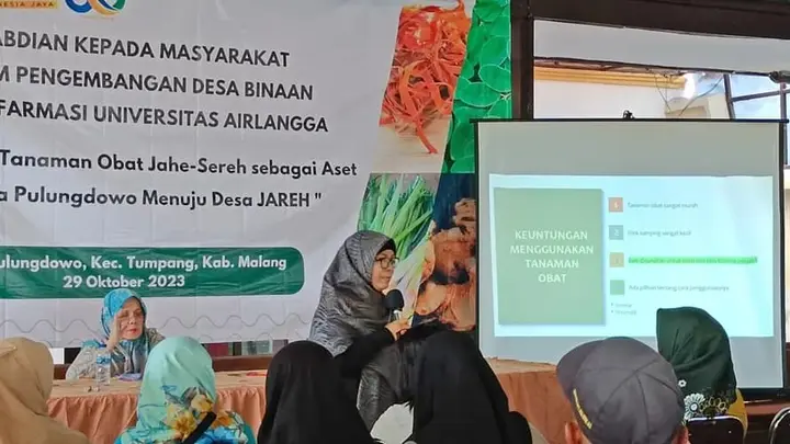 Ilustrasi Dosen Unair Surabaya Tingkatkan Produktivitas Desa Pulungdowo Melalui Pelatihan Produk Berkhasiat