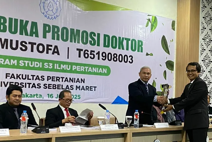 Ilustrasi Dosen Unisri Raih Gelar Doktor dengan Predikat Sangat Memuaskan di UNS