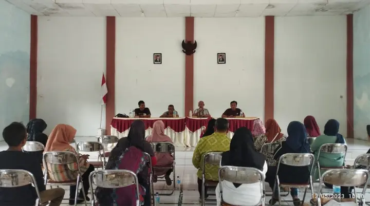 Ilustrasi Dosen UMY Mulyono Membantu Wanita Tani dengan Teknologi Vertikultur untuk Perubahan Iklim