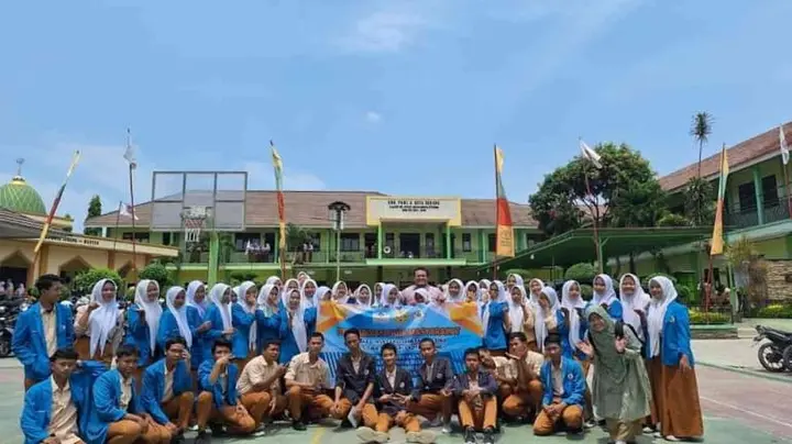 Ilustrasi Dosen Akuntansi Universitas Pamulang Ajak Generasi Milenial SMK PGRI 3 Serang Melek Investasi