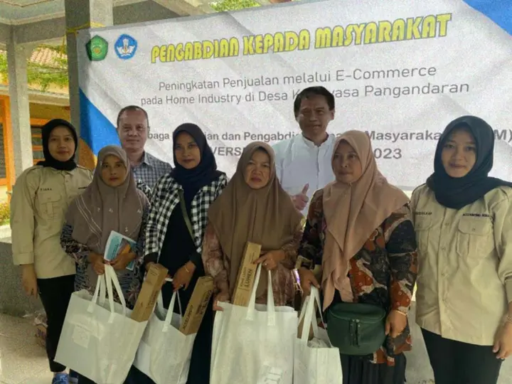Ilustrasi Dosen Universitas Siliwangi Bantu UMKM Desa Kertayasa Tingkatkan Penjualan melalui Pemasaran Digital