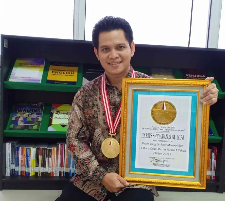 Ilustrasi Dosen DKV IT Sumatera Terbitkan 14 Buku dalam Setahun, Raih Penghargaan LEPRID