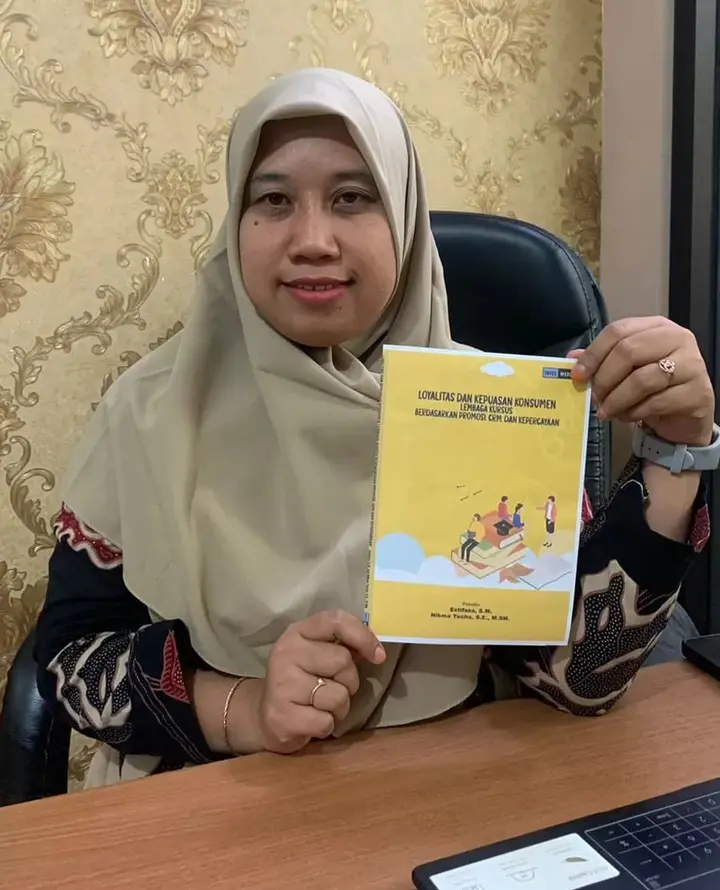 Ilustrasi Kolaborasi Inspiratif Dosen dan Mahasiswa Universitas Maarif Hasyim Latif Sidoarjo Menghasilkan Buku Berkualitas