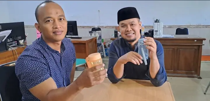 Ilustrasi Prodi PAI Universitas Nahdlatul Ulama Sunan Giri Bojonegoro Bagikan Tumbler Gratis untuk Dosen, Dukung Kampanye Ramah Lingkungan