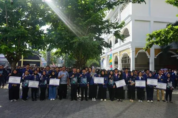 Ilustrasi Universitas Semarang (USM) Apresiasi Dosen Pembimbing PKM dalam Upacara HUT RI ke-78