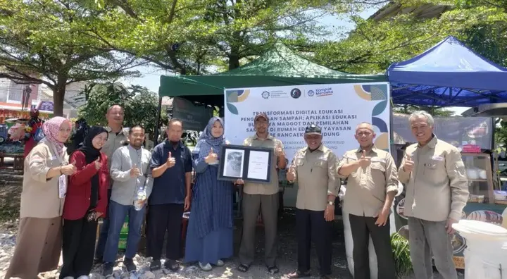 Ilustrasi UM Bandung dan Yayasan Tigabe Luncurkan Aplikasi Mang Somad untuk Edukasi Pengelolaan Sampah di Kabupaten Bandung